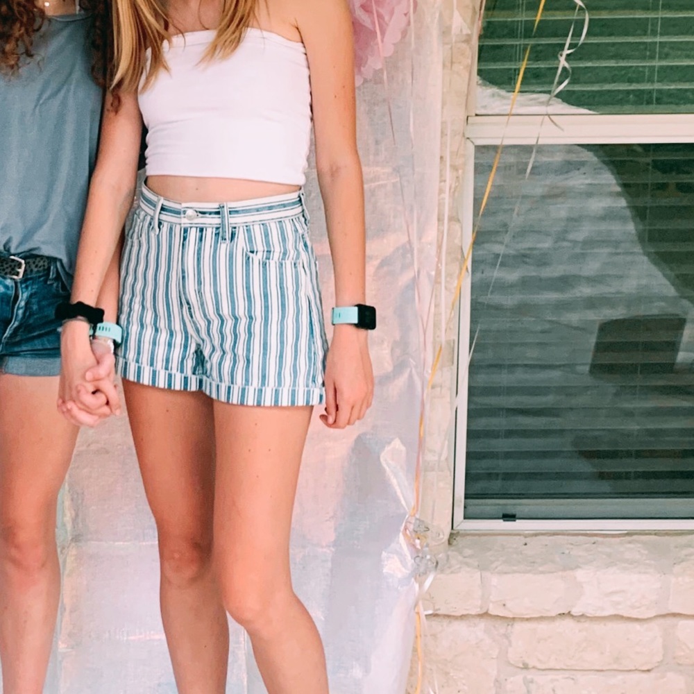 American Eagle mom shorts